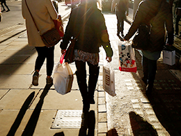 Bargain Hunters Roil Retailers Looking for Black Friday Bouncel..